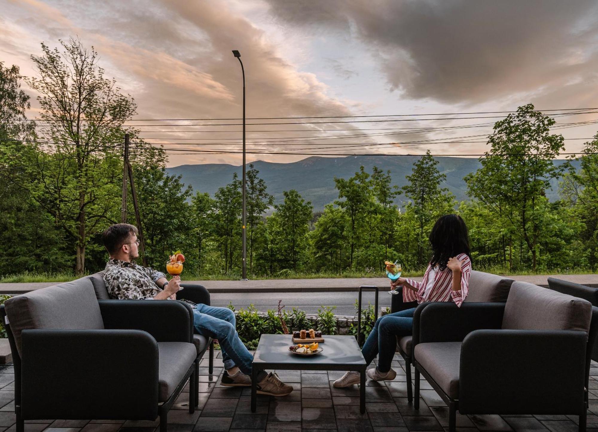Zloty Horyzont Hotel & Resort شكلارسكا بوريبا المظهر الخارجي الصورة